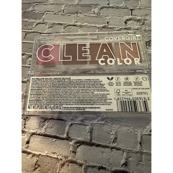 Covergirl Clean - #242 Mellow Mauve Eye Shadow Pallet - 2 included - Picture 3 of 4